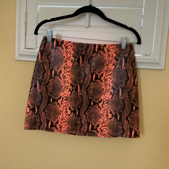 Alice and Olivia Snakeskin Mini Skirt - Picture 2 of 6